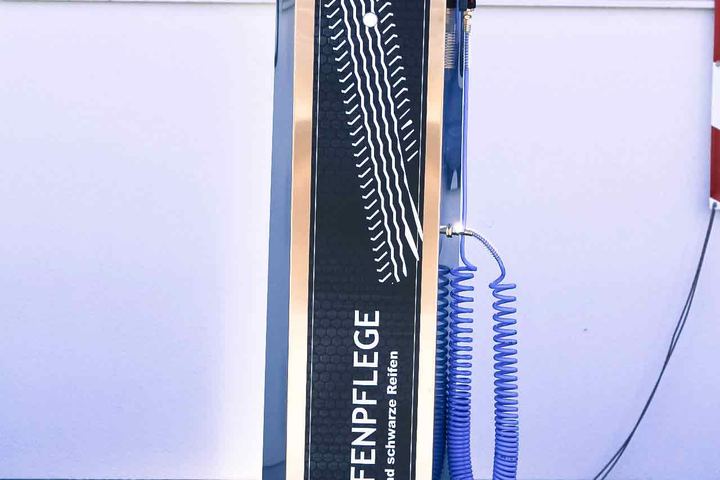 Reifenpflege-Säule